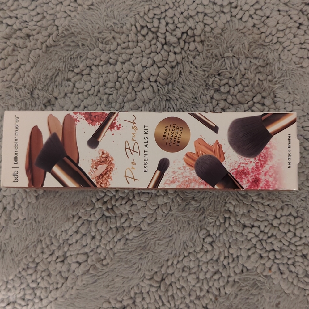 Pro Brush Essentials Kit Brand New - Picture 2 of 4